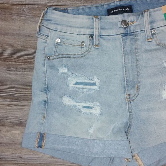 Aeropostale High Rise Curvy Midi Distressed Jean shorts Sz 8 NWT - Picture 2 of 9